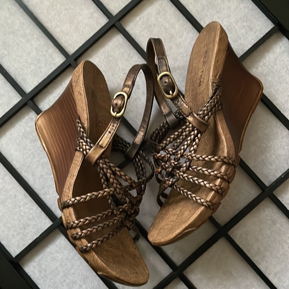 Kenneth Cole Reaction. Wedges